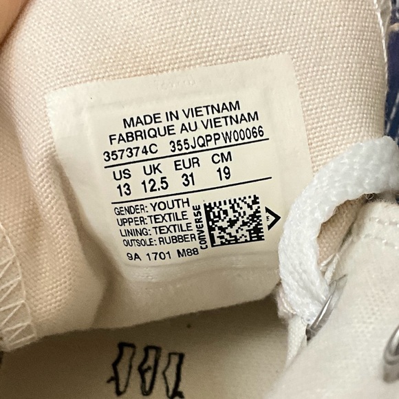 Converse Rainbow Pride High Top Sneakers Youth size 13 - Picture 7 of 7